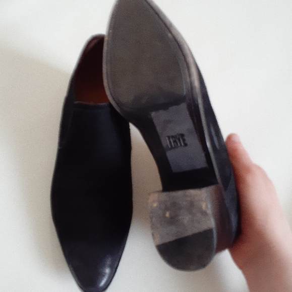 Frye pointed toe black leather ankle booties - Picture 8 of 8